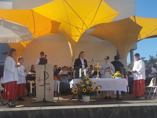 Prädinant beim Festgottesdienst auf dem Bainfurter Merktplat am 17.07.2022